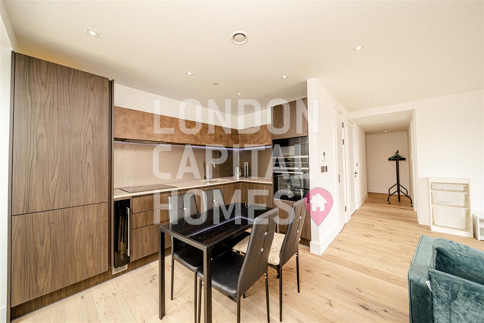 1 bed property in Exchange Garden, London